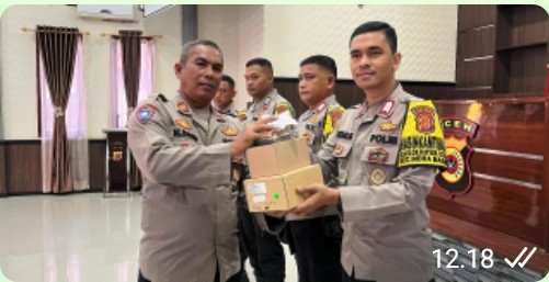 Dukung Kelancaran Tugas Pokok Polri, Polres Aceh Timur Serahkan HP ke Bhabinkamtibmas