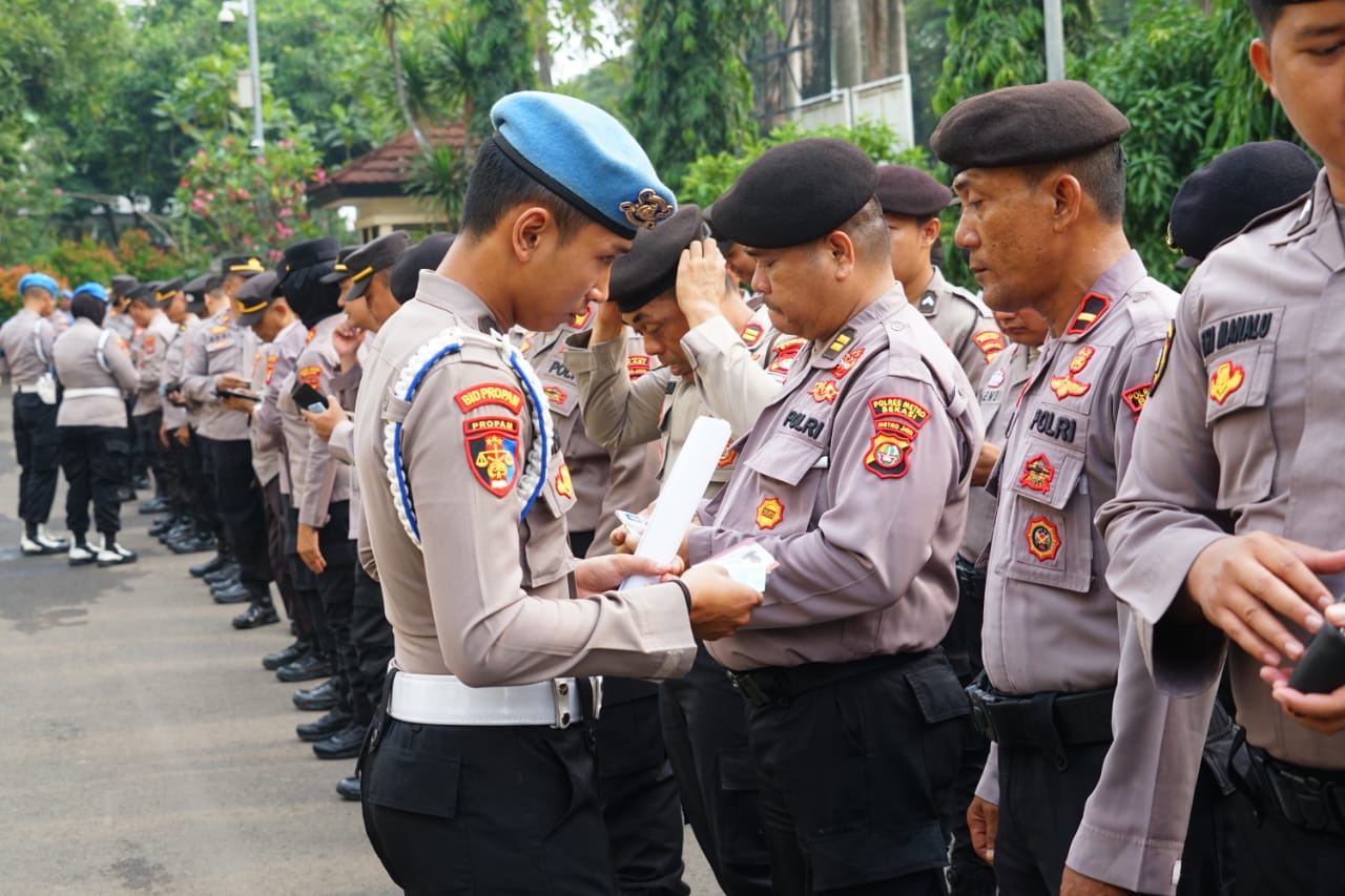 Bid Propam Polda Metro Lakukan Penegakan Disiplin Personil Polres Metro Bekasi 