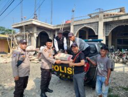 kapolres Lebak Berikan Bantuan Berupa Semen Untuk Pembangunan Masjid At Taqwa di kampung Cikupa