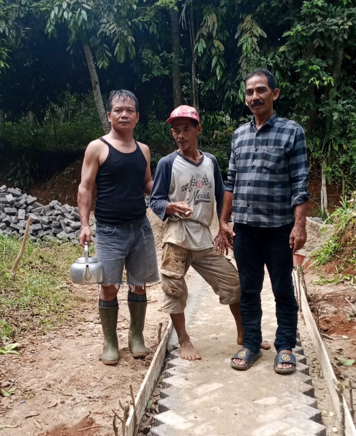 Pembangunan Jalan Lingkungan Paving Blok di Kampung Rancabungur Desa Banjarsari