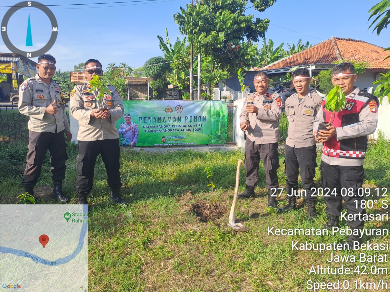 Dalam Rangka Memperingati HUT Bhayangkara Ke-78,Kapolsek Pebayuran Melaksanakan Kegiatan Penanaman Pohon