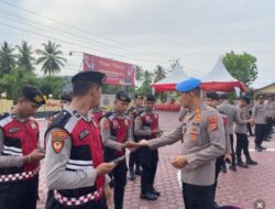 Usai Apel Pagi Plt. Kasi Propam Polres Aceh Timur Mendadak Cek HP Anggota