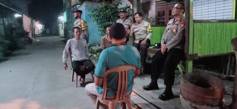 Untuk Mendengarkan Aspirasi warga, Kapolsek Pebayuran Melakukan Kunjungan ke Masyarakat 