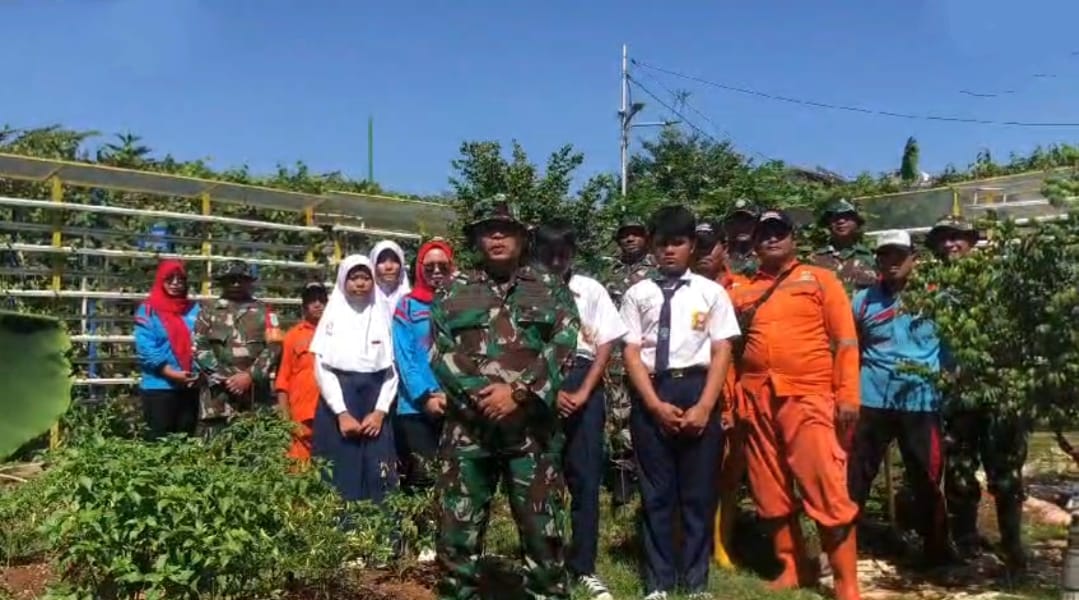 Pengenalan Bercocok Tanam di Perkotaan (Urban Farming) Oleh Koramil Kramatjati