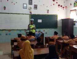 Ketua Komite SDN Kebonsari 01 Memberikan Motivasi kepada Siswa Siswi Baru.