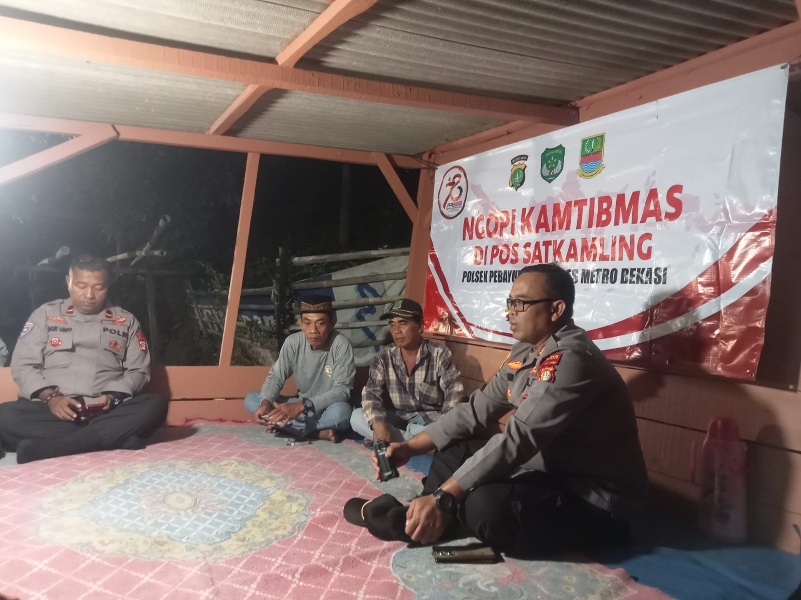 Kapolsek Pebayuran Gelar Ngopi Kamtibmas Bersama Warga dan Beri Himbauan Untuk Menjaga Kamtibmas