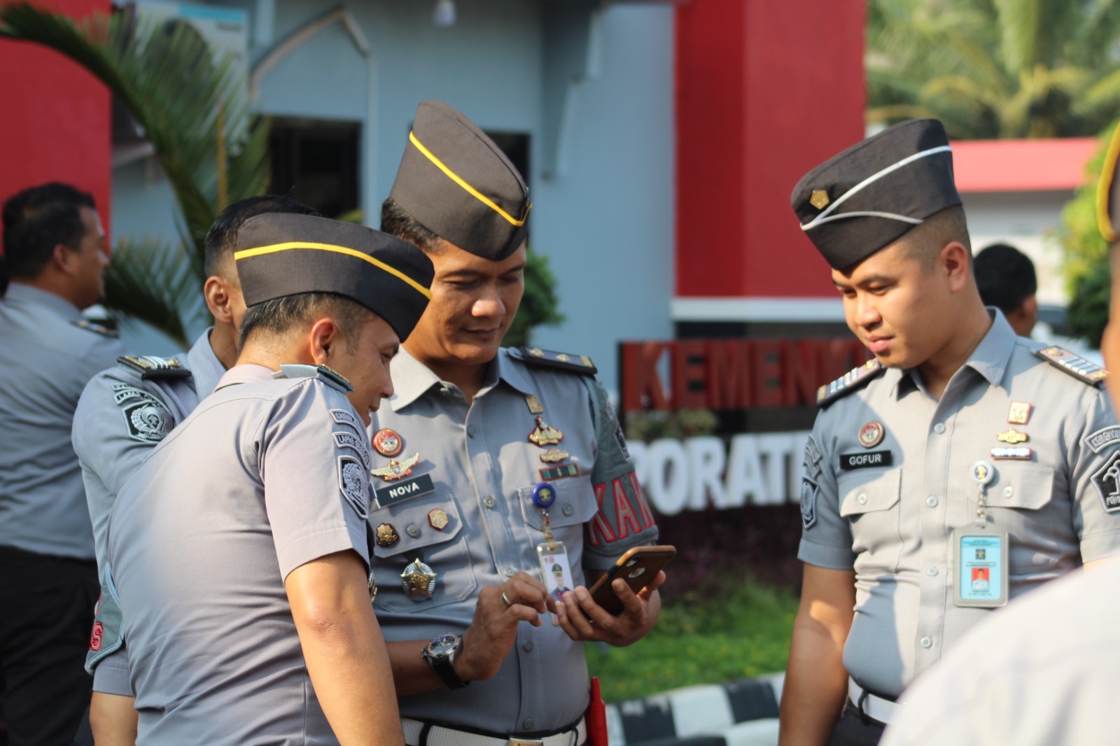 CEGAH JUDI ONLINE, LAPAS CILEGON GELAR PEMERIKSAAN PONSEL SELURUH PETUGAS.