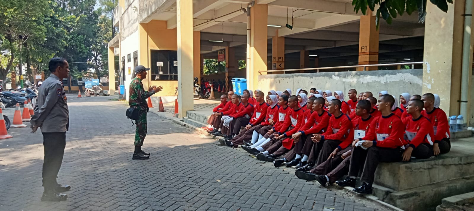 Kesiapan Upacara HUT Kemerdekaan Republik Indonesia ke 79, Babinsa Latih Paskibra Tingkat Walikota Jakarta Timur