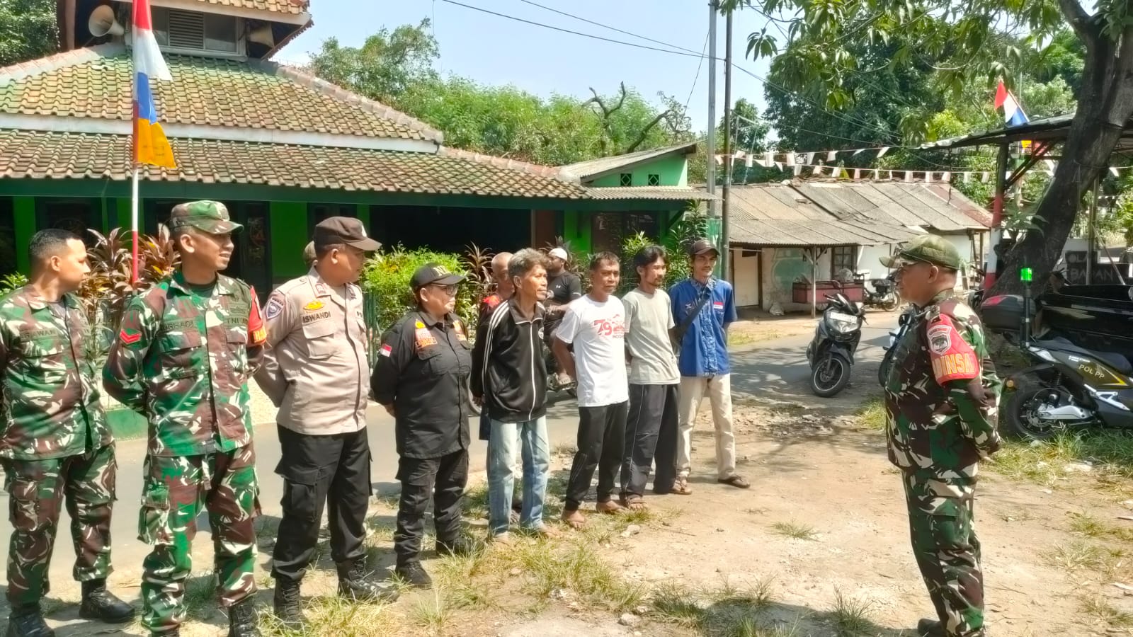 Polres Lampung Timur menyiapkan pengamanan tahap pemeriksaan Cabup dan Cawabup Kabupaten Lampung Timur di RS A. Yani Metro