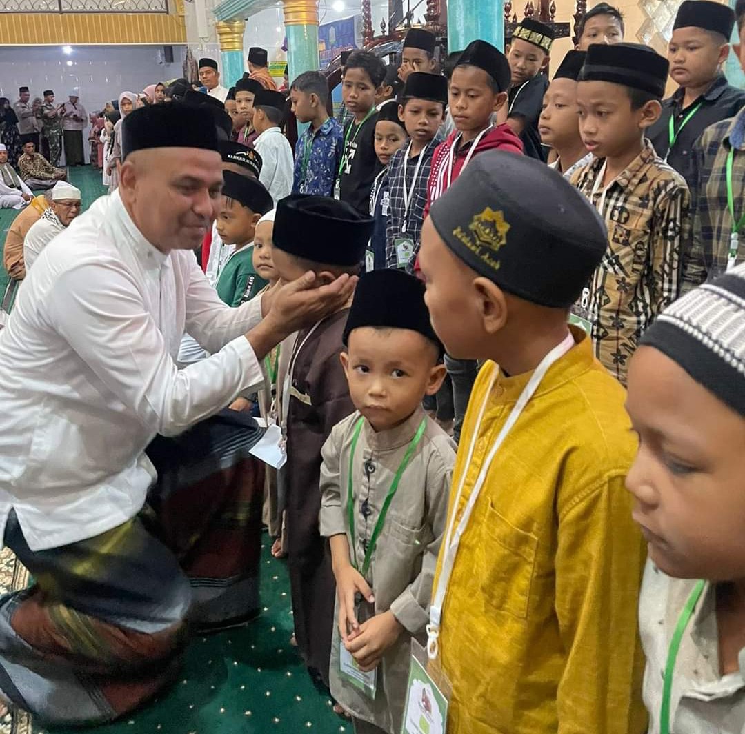 Pj. Bupati Aceh Timur Santuni Anak Yatim dalam Safari Subuh Ke – 336