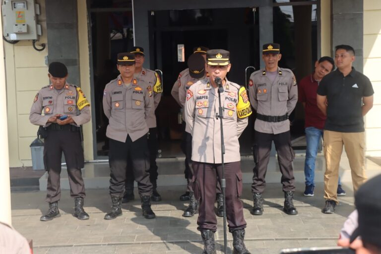 jajaran Polres Lampung Timur secara rutin melaksanakan pengamanan di sejumlah tempat ibadah, termasuk gereja dan pura setiap hari Minggu.