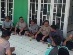 Kapolsek Pebayuran Bersama Personil Piket Melaksanakan Korve Tempat Ibadah di Masjid Jamie Baitul Mutaqien 