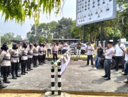 Pengamanan Gedung DPRD oleh Polres Lampung Timur dalam Aksi Koalisi Lampung Timur Menggugat