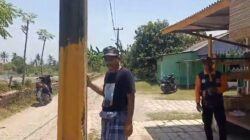 Warga keluhkan Ruas Jalan Yang Rusak di Tanami Tiang Listrik di Tengah Jalan