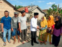 Sambangi Korban Kebakaran, Shodiq Berikan Bantuan dan Hibur Mbah Sukini