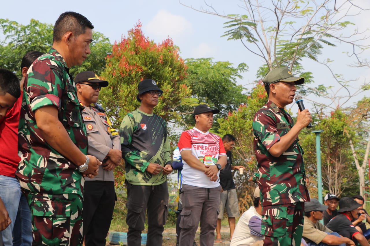 Menyambut HUT TNI ke 79, Kapolsek Pebayuran Hadiri Acara Kegiatan Senam Bersama dan Lomba Fune Mancing Mania