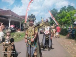 Bertema Nusantara Fashion Carnaval Desa Tugusari Menyambut HUT RI ke 79