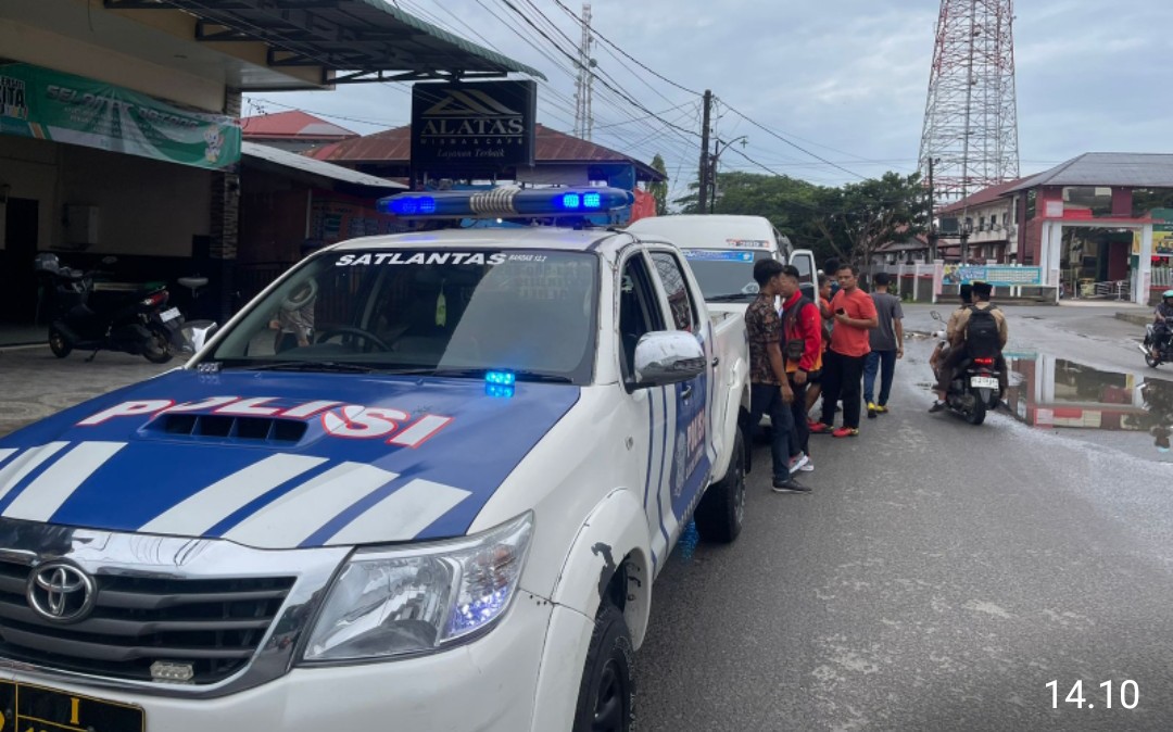 Sat Lantas Polres Aceh Timur Kawal Atlet Cabor Sepak Takraw PON XXI