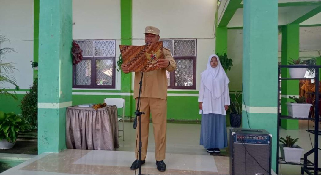 Jadi Pembina Upacara di SMA N 1 Idi Rayeuk, Ini Pesan Pj Bupati Aceh Timur