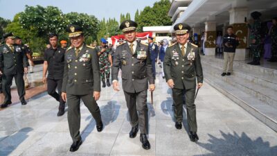 Pangdam Jaya Dampingi Panglima TNI Upacara Ziarah Nasional di TMPNU Kalibata