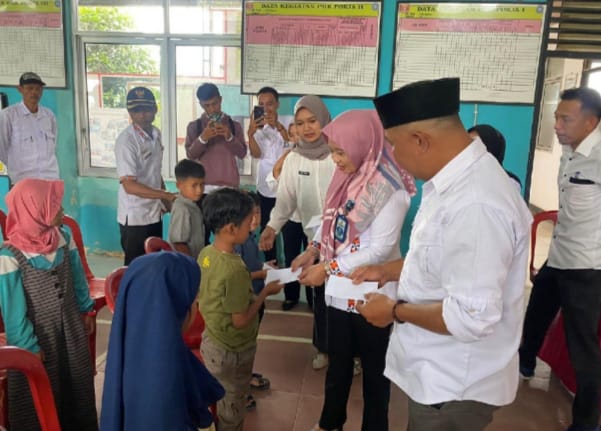 Pemerintah Pekon Puramekar,Salurkan peneriama Santunan Anak Yatim Piatu, Dalam Kecerian dan Peduli.