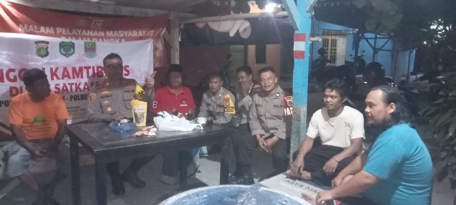 Kapolsek Pebayuran Melaksanakan Giat “Ngopi Kamtibmas”Berikan Pesan Kepada Warga Jelang Pilkada 2024