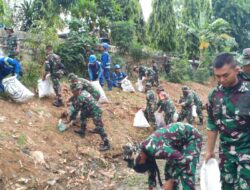 Puncak Karya Bhakti Massal, Dalam Rangka HUT Ke 79 TNI, Kodim 0505/JT Bersih-bersih Sungai Ciliwung