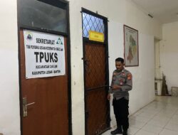 Ciptakan Situasi Aman Polsek Cikulur Melaksanakan Cek Surat Suara Pilkada Di Kantor Kecamatan