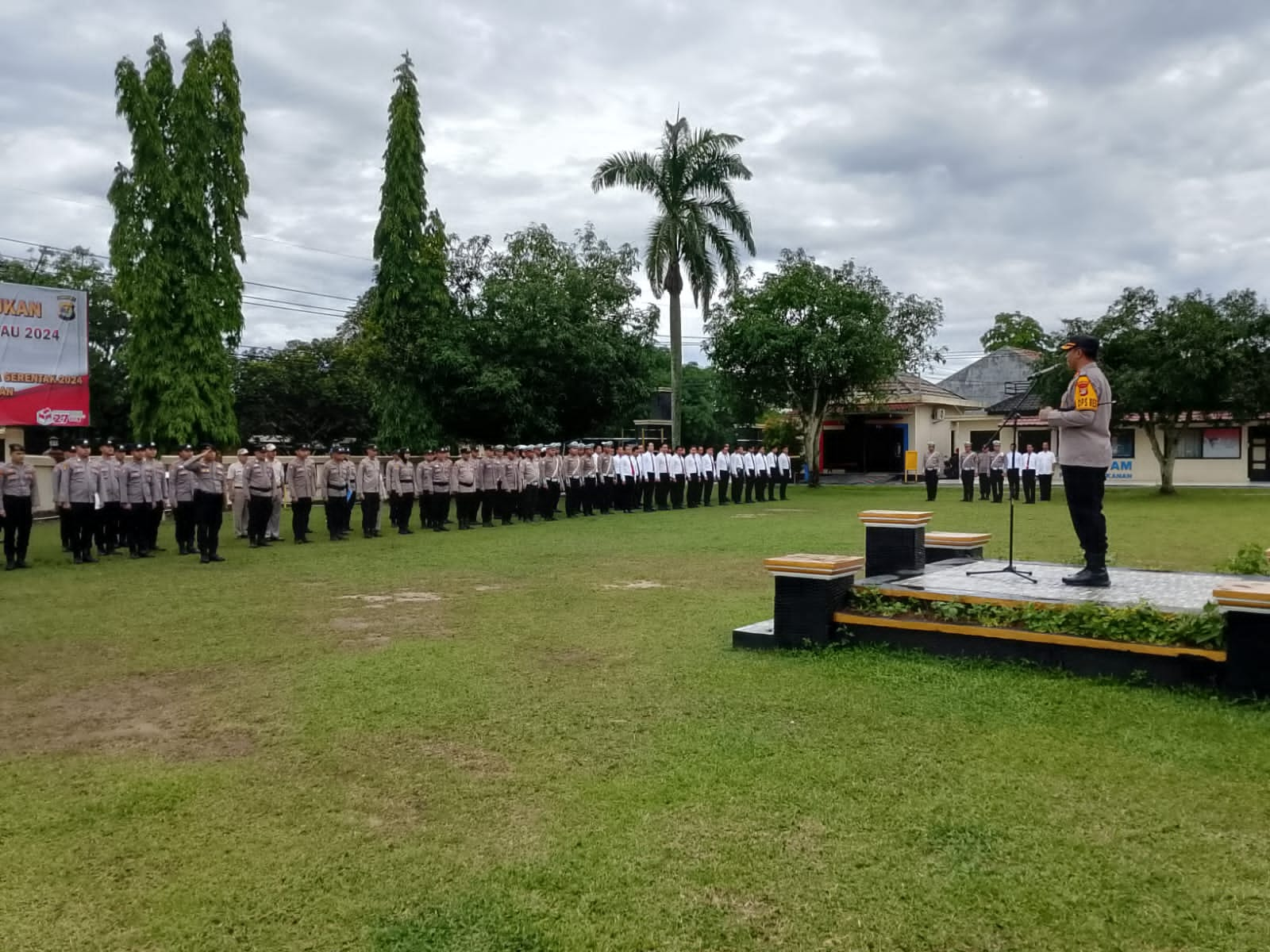 Pasca Pengamanan Pilkada 2024 di Way Kanan, Kapolres Berikan Motivasi dan Apresiasi Personel BKO Brimob Polda Lampung