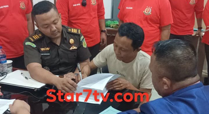 Kejaksaan Negeri Lampung Timur (Kejari Lamtim) menetapkan Tumari (57) Sebagai Tersangka Korupsi