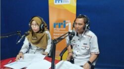 Sekretaris Dinas Imi Patriana, S.E.,M.M bersama Kepala Bidang Statistik dan Persandian, Ir. M. Azmi Masruri, S.T.,M.T