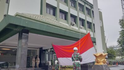 Upacara Pengibaran Bendera Merah Putih di Makodim 0505/JT