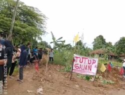 Masyarakat Desa Mekarsari Blokir Jalan Perusahan. Tambang Galian C