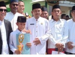 Bupati Way Kanan Beri Hadiah Umroh Kepada Santri