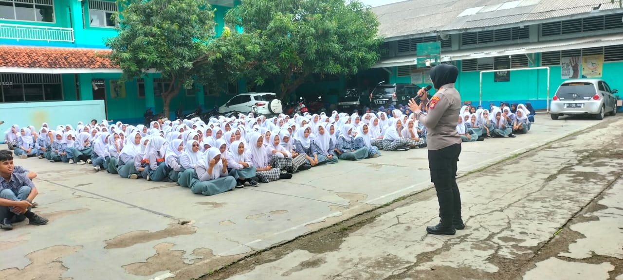 Kapolsek Kedung waringin Melaksanakan   Pembinaan Dan Penyuluhan Kepada Siswa-siswi SMK Karya Bakti 2 dan 4 .