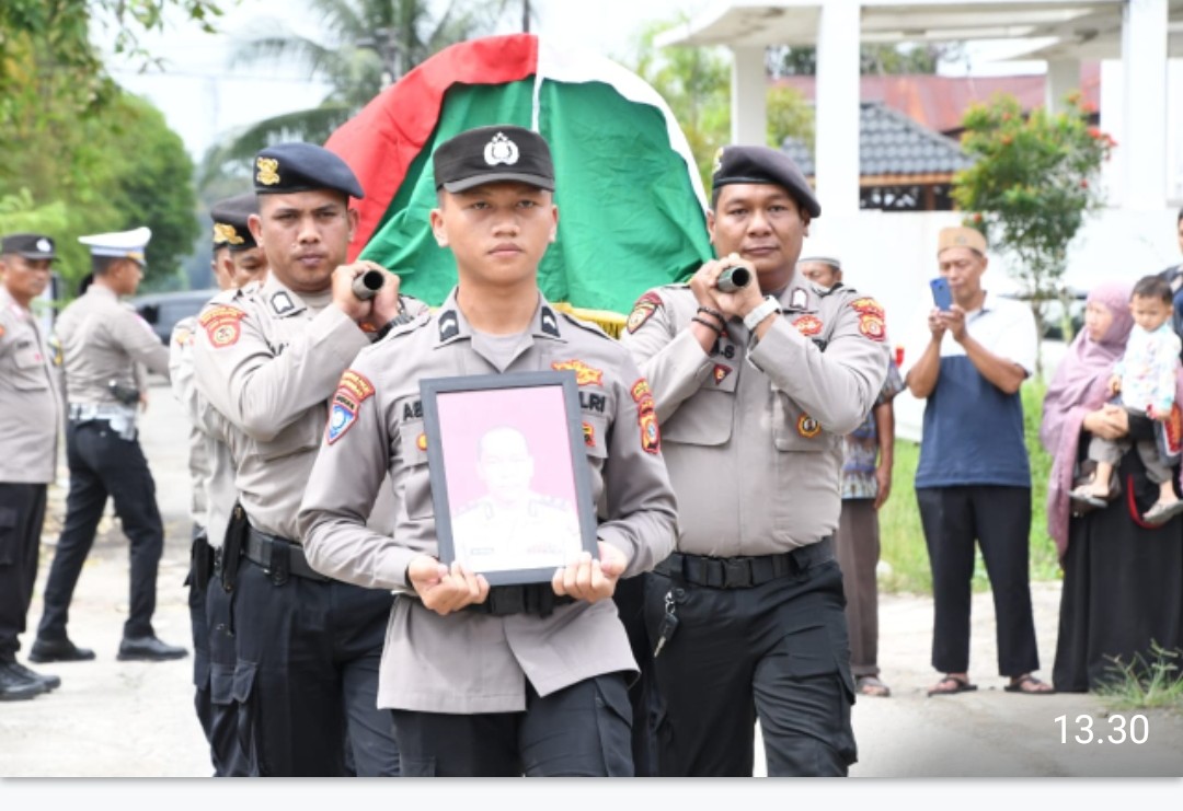 Beri Penghormatan Terakhir, Wakapolres Aceh Timur Pimpinan Upacara Pemakaman KA SPKT