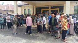 Ratusan warga !!! Kp.Nagara menggerudug kantor kecamatan Kibin, Kabupaten serang, yang di dampingi Lembaga Forum Warga Bersatu Banten (Forwatu Banten) dan GRIB JAYA PAC