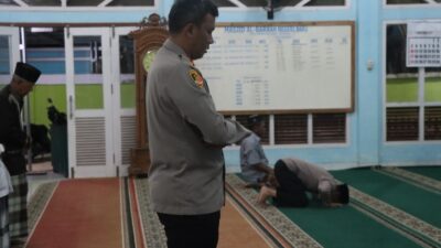 Salat Subuh di Masjid Al- Barkah, Kapolres Ajak Warga Jaga Keamanan Selama Ramadhan