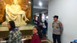 Anggota Polsek Rangkasbitung Polres Lebak Giat Patroli Dialogis Ke Gereja Santa Maria Tak Bernoda