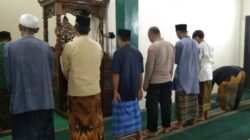 Anggota Polsek Maja Polres Lebak Laksanakan Sholat Subuh Berjamaah