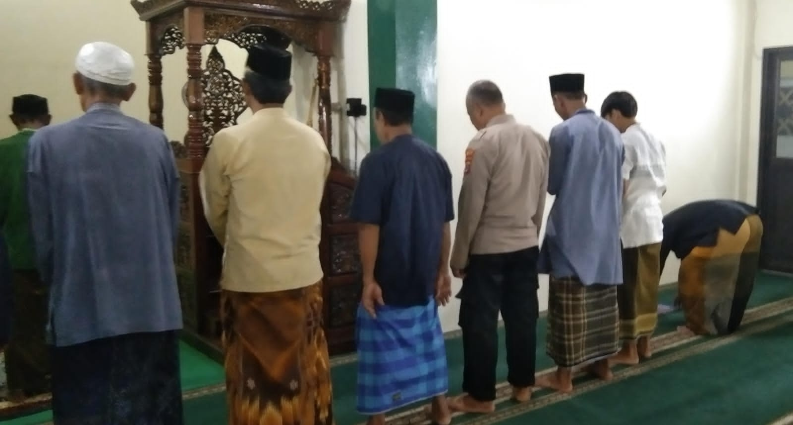 Anggota Polsek Maja Polres Lebak Laksanakan Sholat Subuh Berjamaah