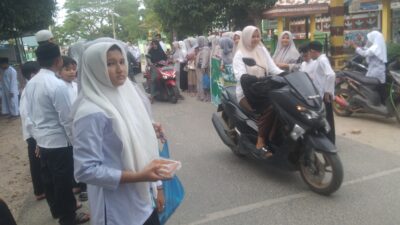 Berbagi Takjil Ramadhan SDN 1 IDI Rayeuk .