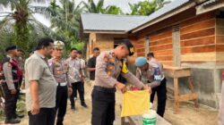 Meraih Keberkahan di bulan Ramadhan, Polres Aceh Timur Bedah Rumah Warga